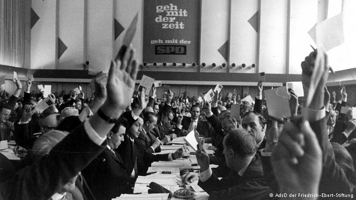Delegates at the SPD congress at Bad Godesberg (1959) an essential moment in the party's transformation. 