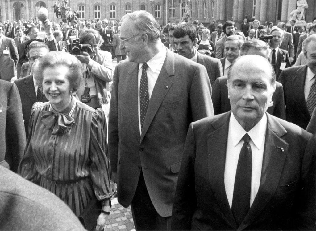 The arrival of Margaret Thatcher, Helmut Kohl and François Mitterrand at the Stuttgart European Council (1983)