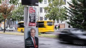 Election posters in Berlin Copyright: picture-alliance/dpa/W. Kastl.