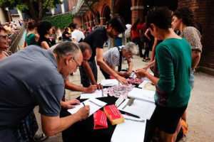 People signing the Guanyem manifesto. Source: Guerrilla Translation