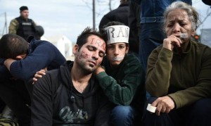 Migrants sew their lips together in protest at the Greek-Macedonian border, source FranceToday.Ga