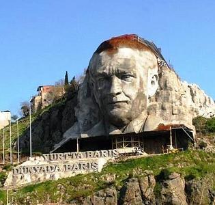 Izmir's Mt. Rushmore with inscription: "peace at home, peace in the world." Source: Sanatsal Haber.