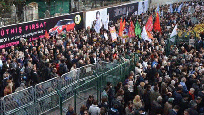 Supporters protest journalists' arrests in front of Cumhuriyet newspaper headquarters. Source: BBC World Service.