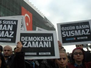 Protest against the police raid of "Zaman" ("Time") newspaper: "Time for democracy / A free press will not be silent." 
